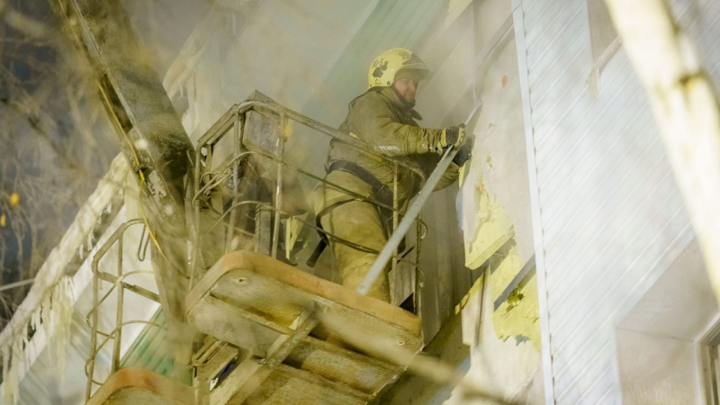 На разборе завалов в Нижневартовске спасатели работают вместе с проектировщиками и строителями