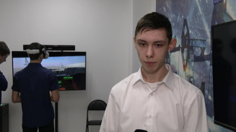 В Сургуте с помощью VR одиннадцатиклассникам показали «нефтяную романтику»