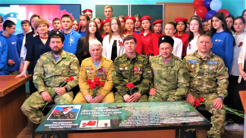 В школе Нефтеюганска появилась «Парта Героя»