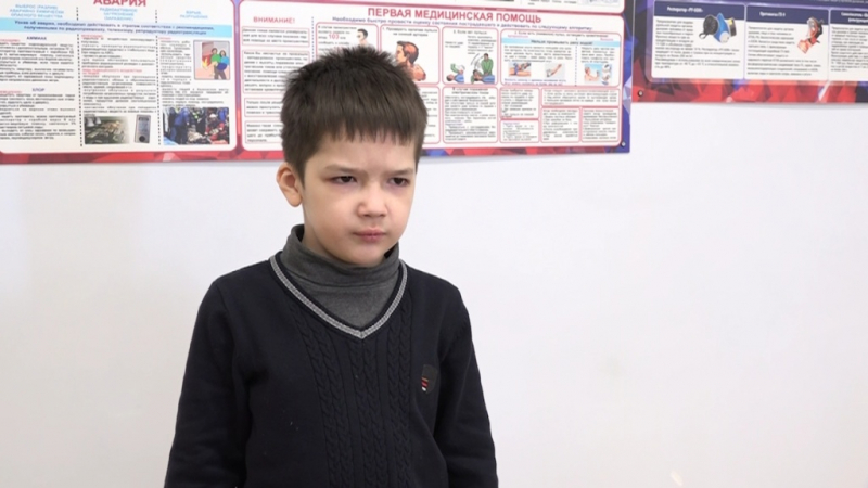 С помощью YouTube научился тушить огонь: мальчик из Белоярского, спасённый из горящего дома, рассказал свою историю
