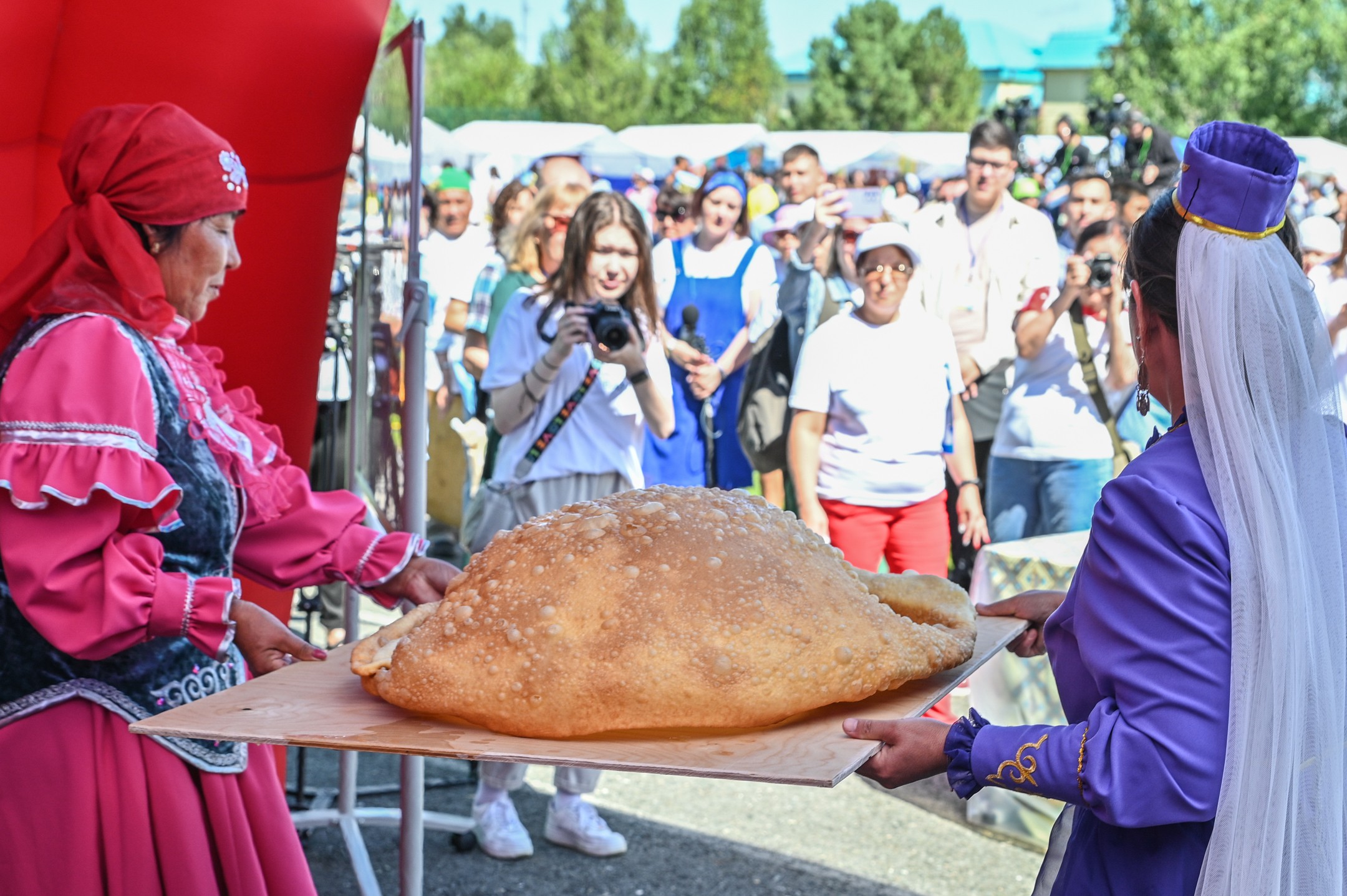Испечь баурсак-рекордсмен мечтают мастерицы из Ханты-Мансийского автономного округа — Югры