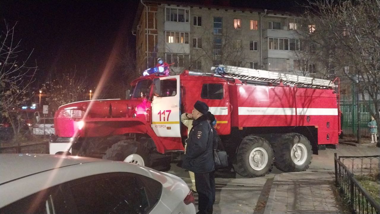 В Югорске на ул.Железнодорожной, 21А произошел пожар.