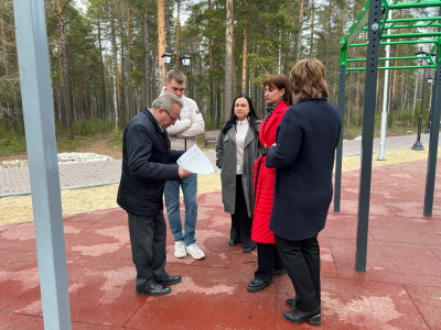 Депутаты Думы города Югорска провели рейд по контролю за качеством объектов, благоустроенных в рамках федерльного партийного проекта «Городская среда» в 2022-2023 годах