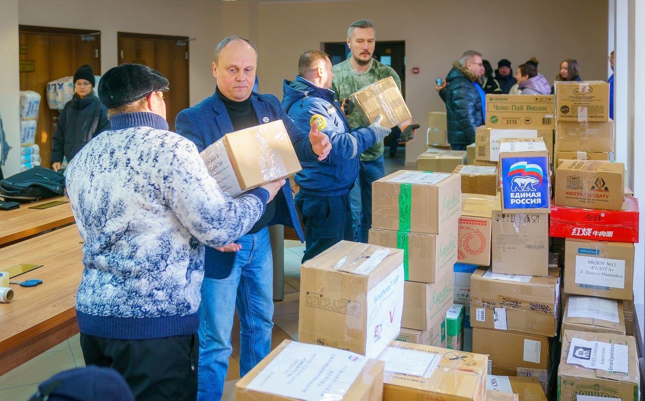 Партийцы Югры собрали для волонтёров штаба #МыВместе 3 тонны посылок