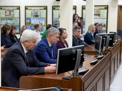 Завальный Павел Николаевич встретился с депутатами Думы города Югорска, представителями общественности и работниками администрации.