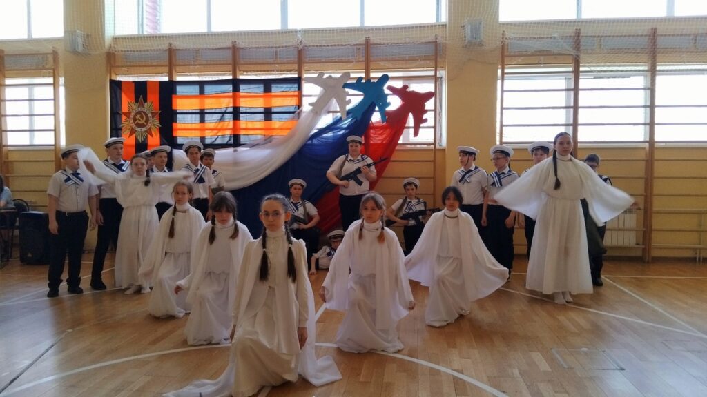 Фестиваль «Победа — одна на всех»: юные патриоты Гимназии Югорска показали строевую выправку!