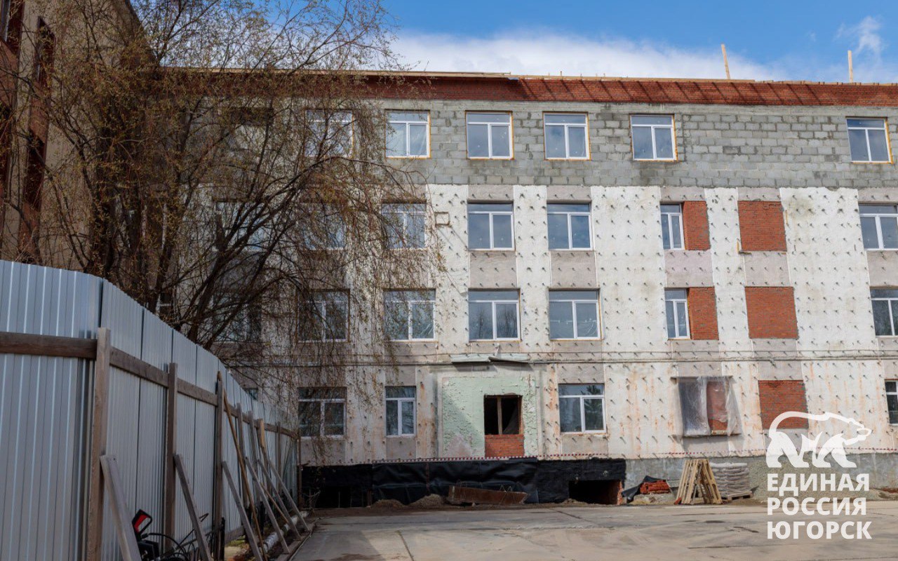 «Единая Россия» проверила ход реконструкции Югорской городской больницы