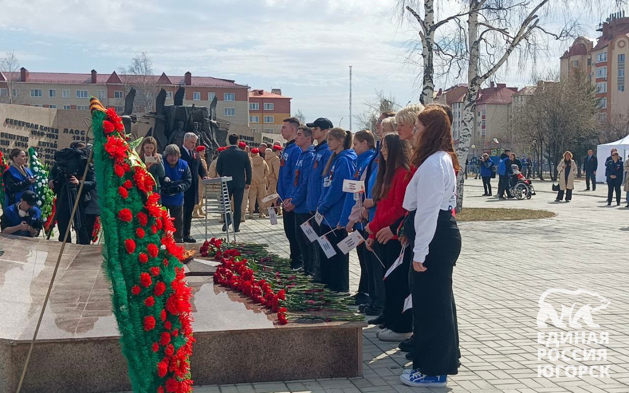 От поколения к поколению: партийцы возложили цветы к Вечному огню