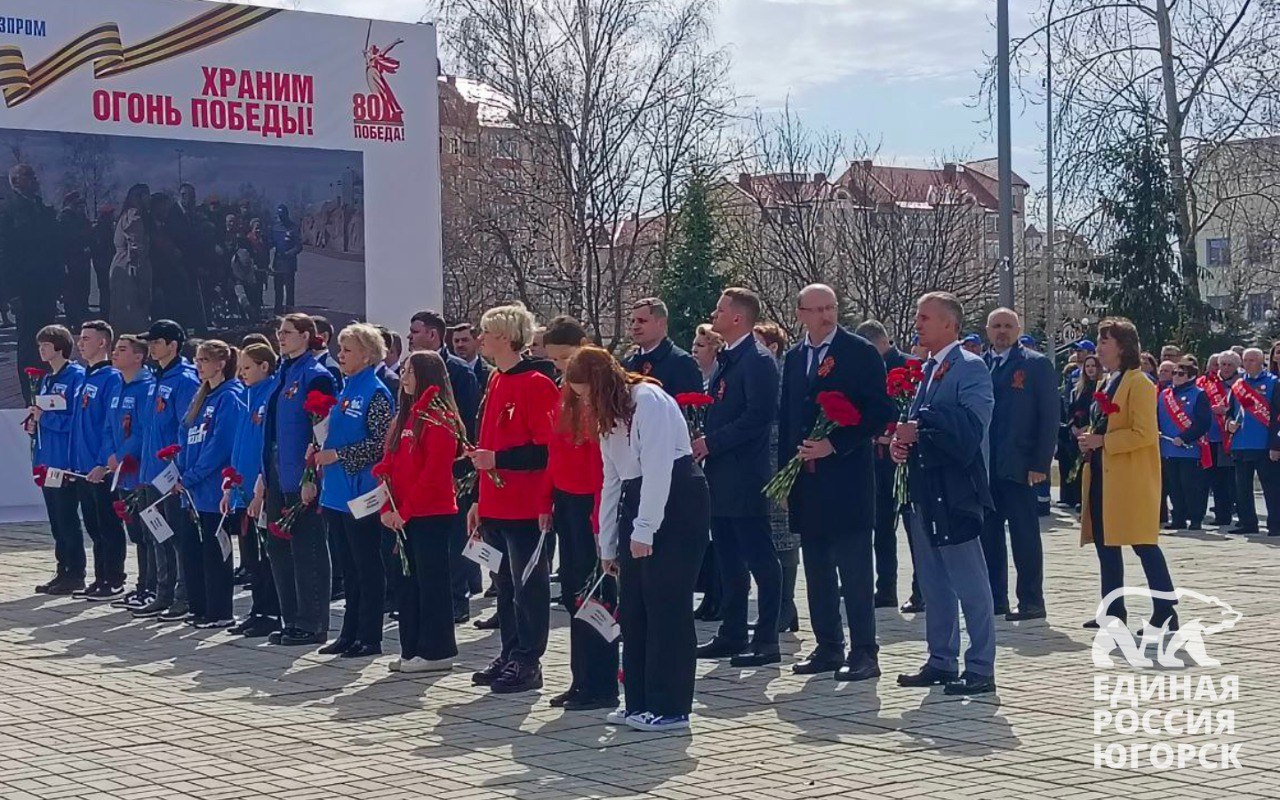 От поколения к поколению: партийцы возложили цветы к Вечному огню