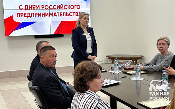 Секретарь местного отделения партии «Единой России» Алексей Харлов встретился с бизнес-сообществом Югорска в преддверии Дня предпринимательства.