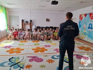 В рамках проведения летней оздоровительной кампании инженером отделения госпожнадзора отдела надзорной деятельности и профилактической работы (по городам Югорск, Советский и Советскому району), Ташлыковым Дмитрием Валерьевичем проведен урок по пожарной безопасности в детском саду "Гусельки" города Югорска.
