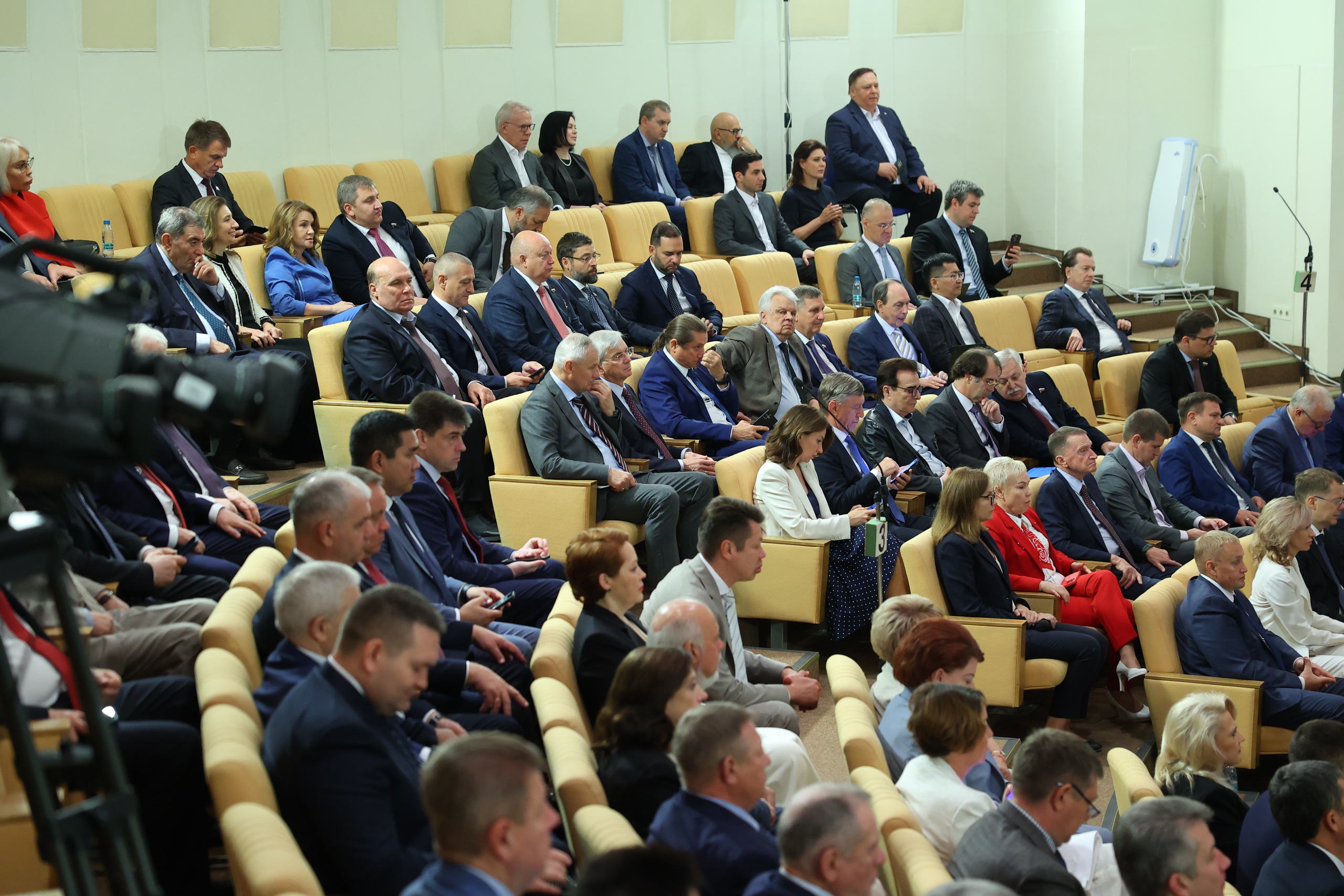 Поддержка участников СВО, семей с детьми, пенсионеров: «Единая Россия» подвела итоги работы фракции в весеннюю сессию Госдумы