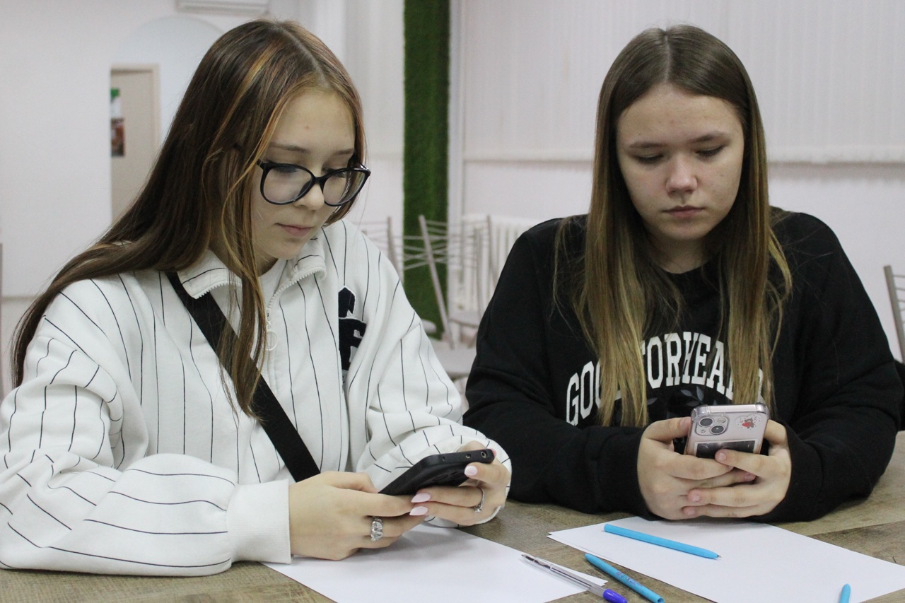 Безопасность в интернете: активисты Молодой Гвардии Югорска участвуют в онлайн-квизе «Кибершанс»