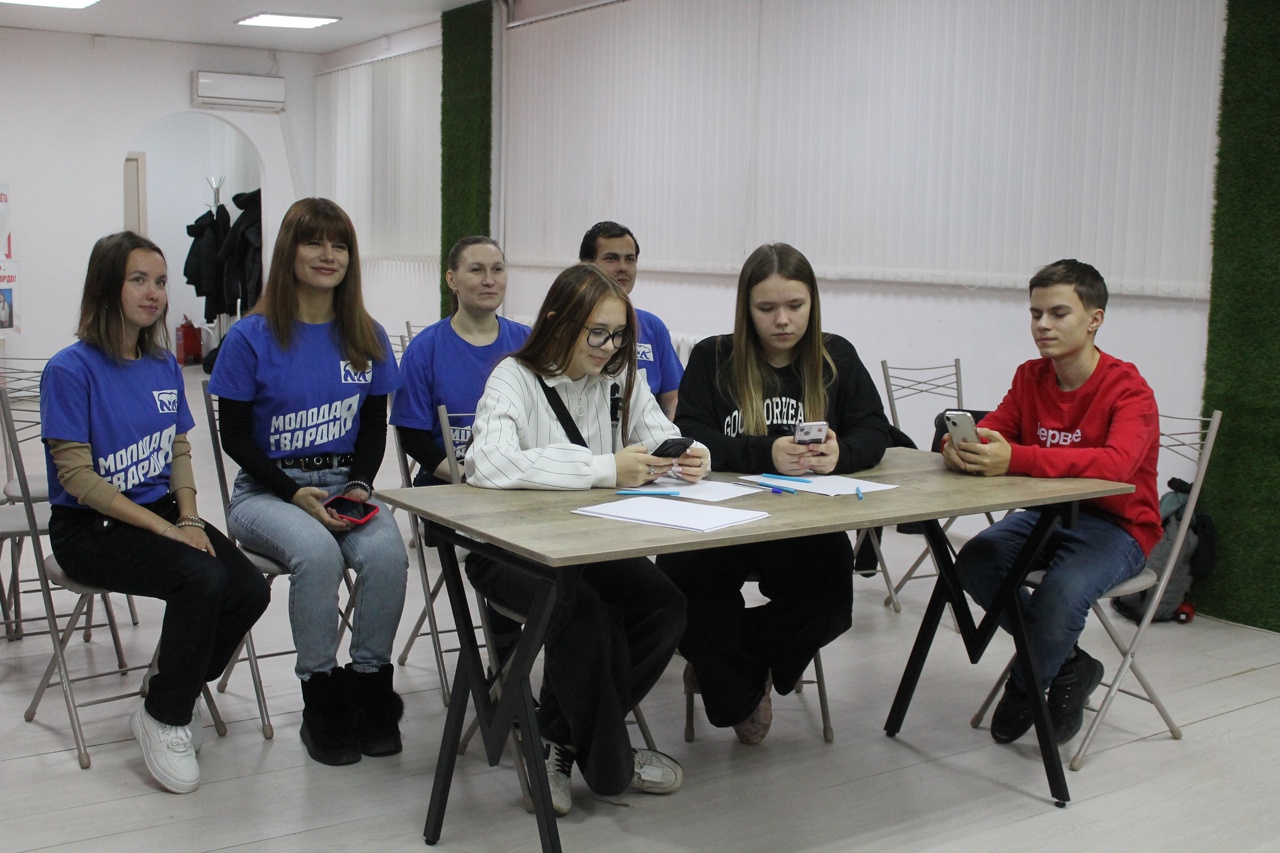 Безопасность в интернете: активисты Молодой Гвардии Югорска участвуют в онлайн-квизе «Кибершанс»