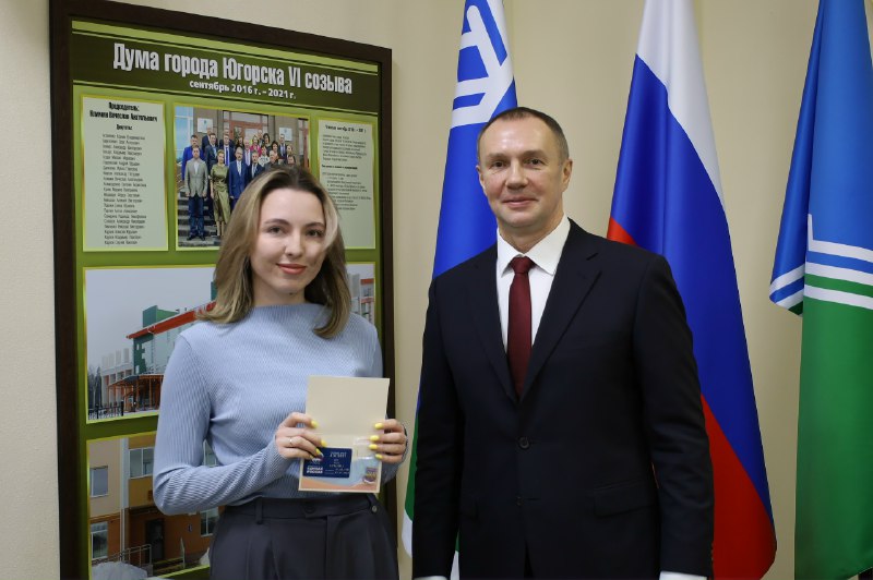 Торжественный день в Югорске: чествование волонтёров и пополнение партийных рядов
