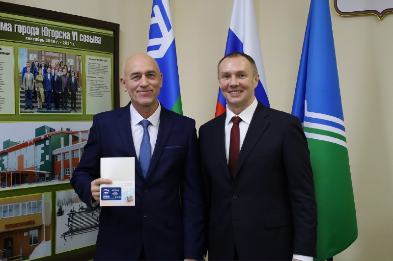 Торжественный день в Югорске: чествование волонтёров и пополнение партийных рядов