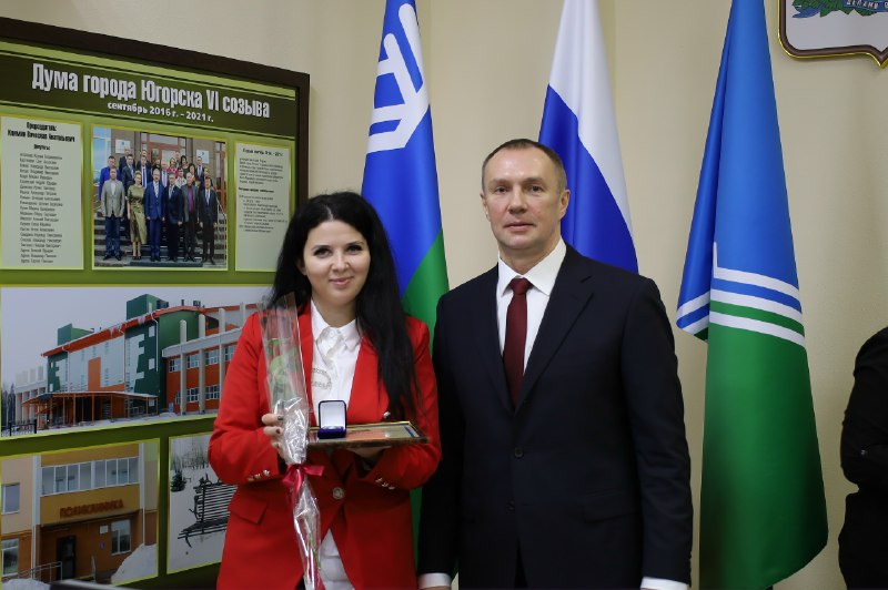 Торжественный день в Югорске: чествование волонтёров и пополнение партийных рядов