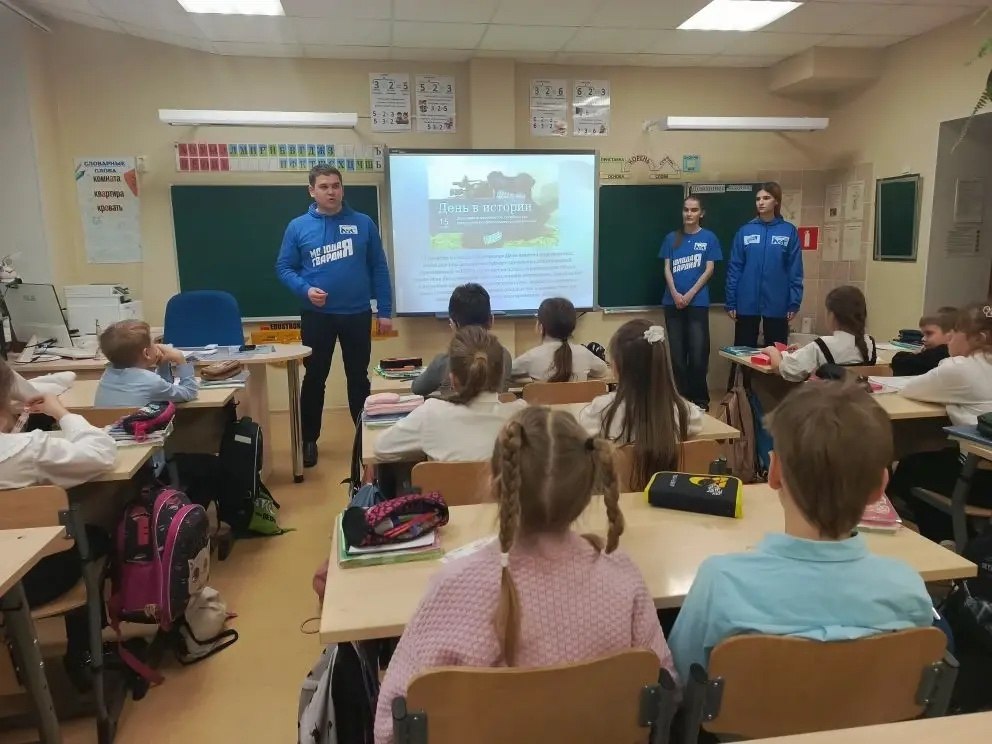 В Югорске прошла встреча Молодой Гвардии со школьниками ко Дню памяти погибших журналистов