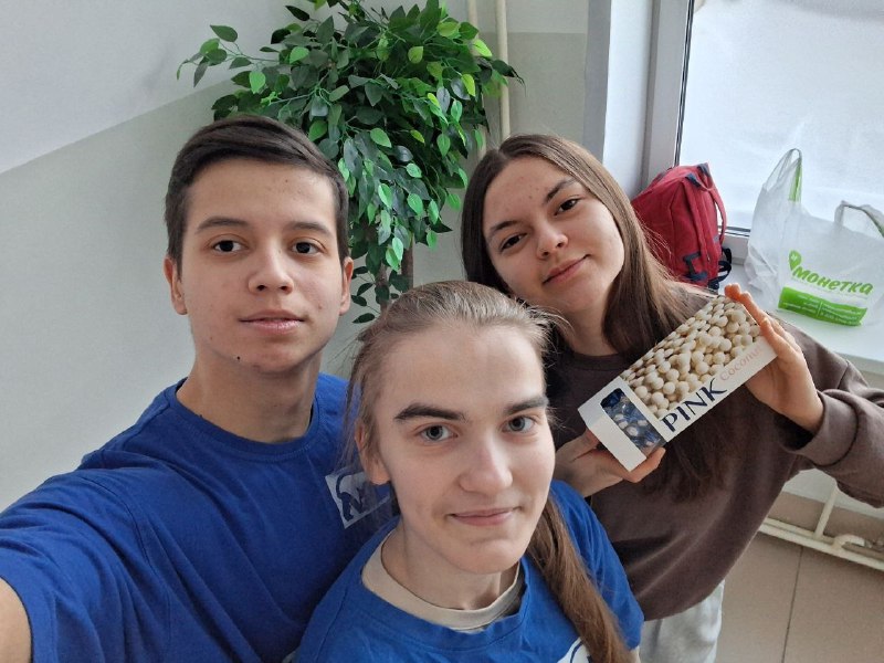 Активисты Молодой Гвардии и партийцы местного отделения «Единой России» поздравили студентов ЮПК с Днем студента