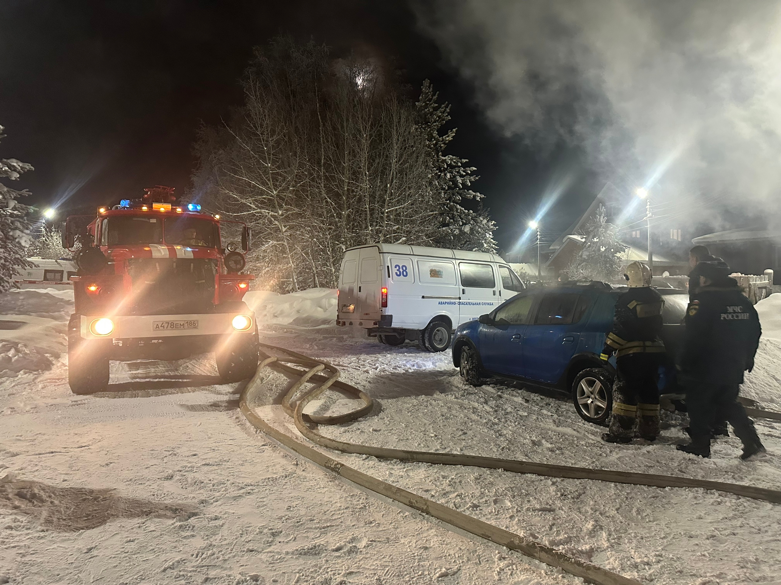 В Югорске<!--more--/> произошел пожар по адресу: ул. Остравская, 21.”/></p> <p>Горят постройки на территории частных домов.</p> <p>На месте происшествия работают сотрудники МЧС. Также дежурят все экстренные службы.</p> <p>Погибших и пострадавших нет.</p> <p>Уважаемые жители, соблюдайте правила пожарной безопасности. При возникновении пожара незамедлительно звоните: 101.</p> <p>За последние два дня это уже третий пожар в Югорске.</p> <p><center><br/> <index><a rel=