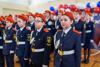 В школе №2 прошла торжественная церемония посвящения учащихся в кадеты