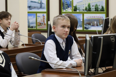 Прикоснуться к профессии: школьники Югорска увидели работу администрации изнутри