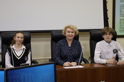 Прикоснуться к профессии: школьники Югорска увидели работу администрации изнутри