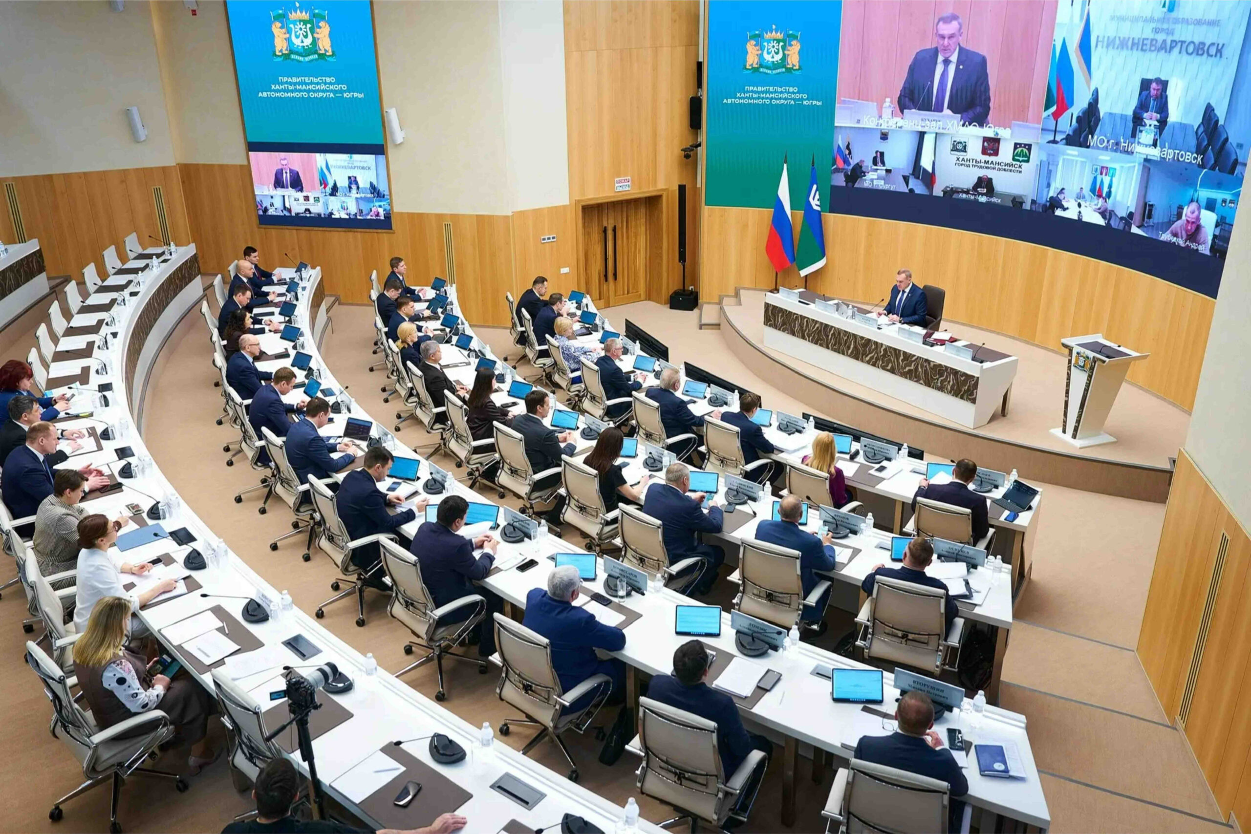 Заседание Правительства Югры началось с обсуждения чрезвычайных происшествий, требующих пристального внимания и системных мер реагирования