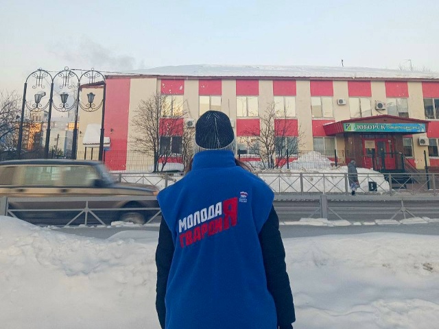Активисты Молодой Гвардии продолжают проверять состояние кровель социальных объектов в Югорске