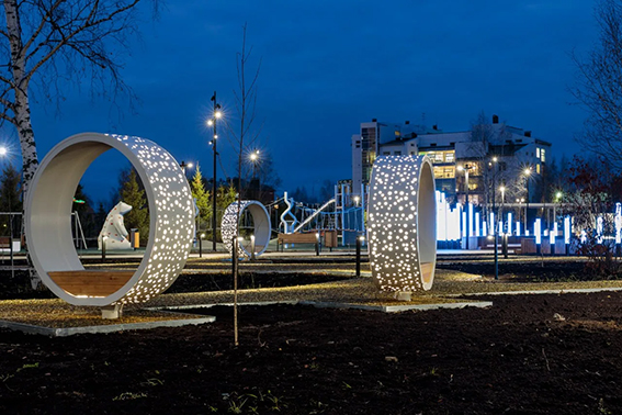 Обновленный центральный сквер «Северное сияние» продолжает радовать наших жителей.