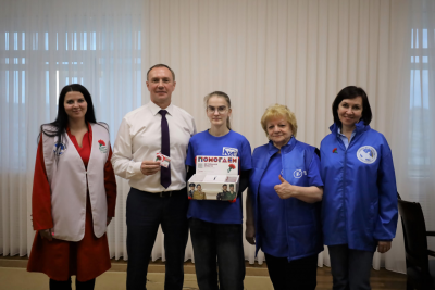 Югорчане присоединились к Всероссийской акции «Красная гвоздика»