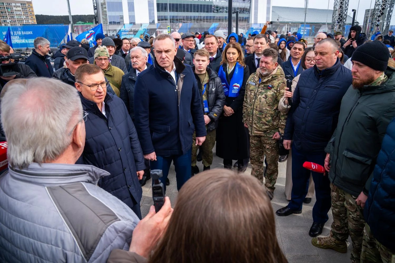 «Югра – защитникам Отечества»: Владимир Якушев дал старт отправке гумпомощи в Ханты-Мансийске
