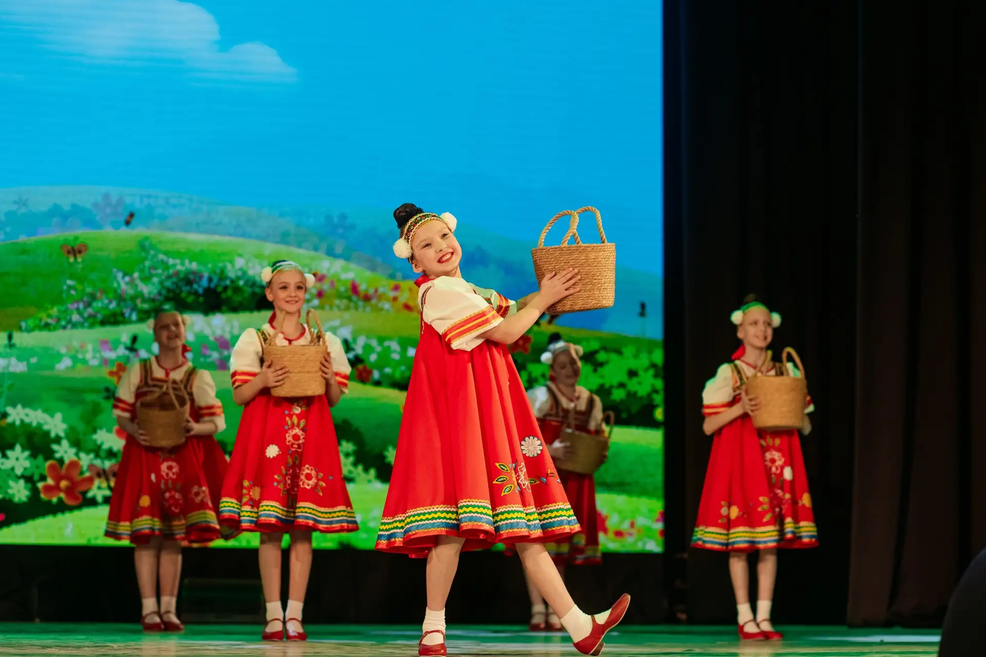 В Югорске состоялся межмуниципальный фестиваль-конкурс православной культуры и художественного творчества «Пacxa Красная