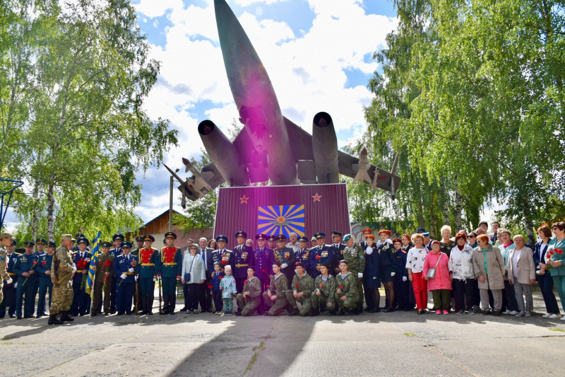 День авиации и 71-ю годовщину 763-го авиационного полка отметили в Югорске