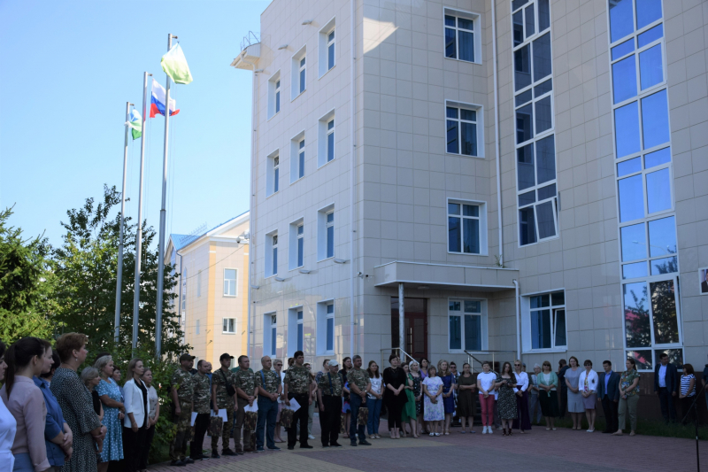 Добровольцев из Югорска проводили на СВО в торжественной обстановке