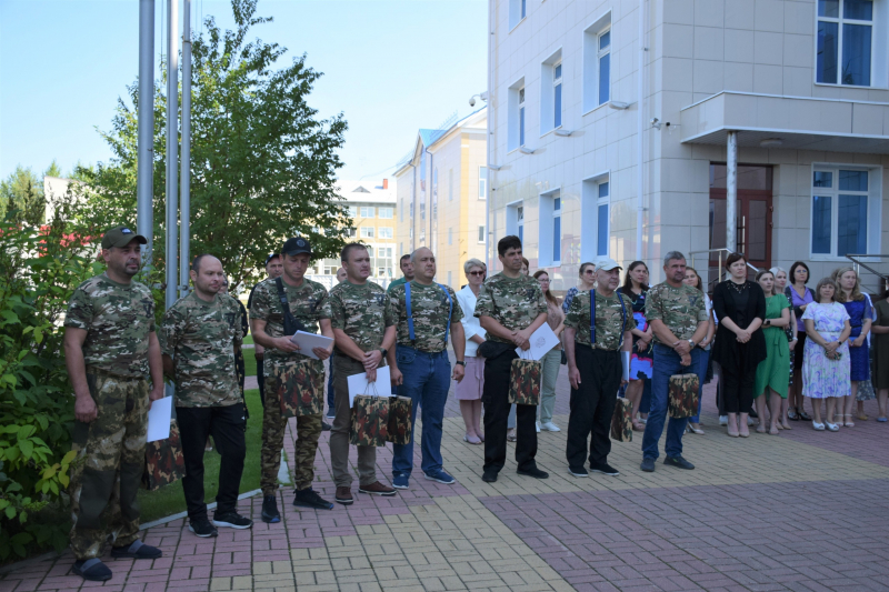 Добровольцев из Югорска проводили на СВО в торжественной обстановке