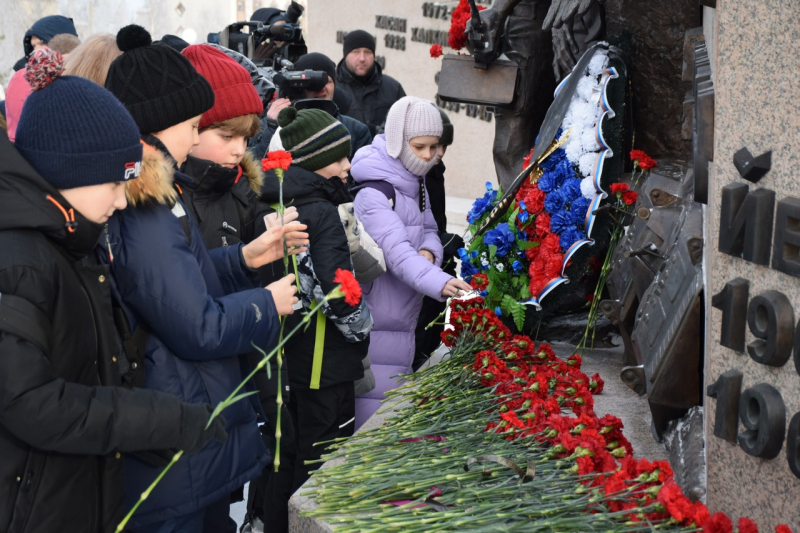 Югорчане почтили память воинов-интернационалистов