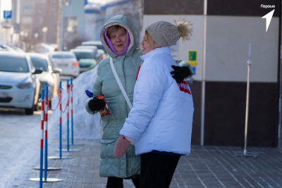 Югорчане поздравляют прекрасных дам с Международным женским днем