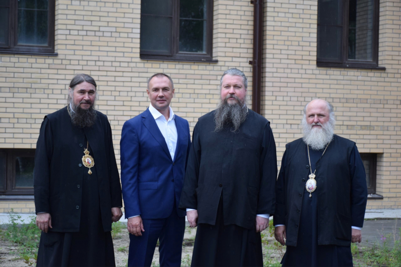 Югорск посетил управляющий делами Московской Патриархии митрополит Воскресенский Дионисий.