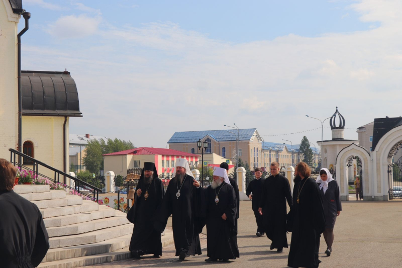 Югорск посетил управляющий делами Московской Патриархии митрополит Воскресенский Дионисий.