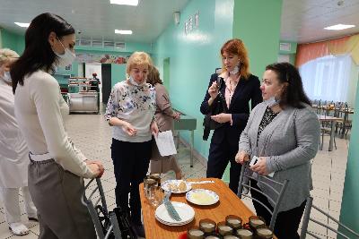 Комиссия проверяет питание в столовых школ Югорска