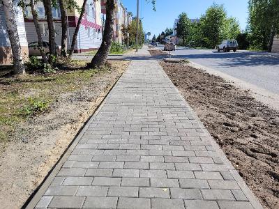 Новый тротуар обустроили на улице Механизаторов