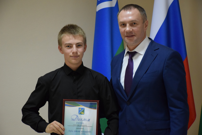 Талантливую молодёжь отметили Премией главы города Югорска