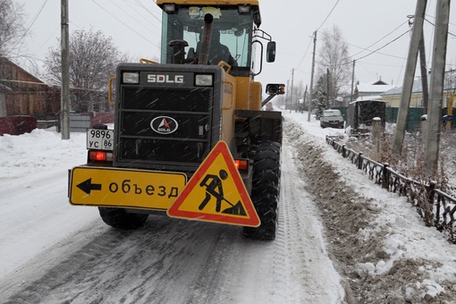 В Югорске приступили к борьбе со снежной стихией