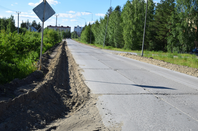 В Югорске продолжается обновление дорог и тротуаров