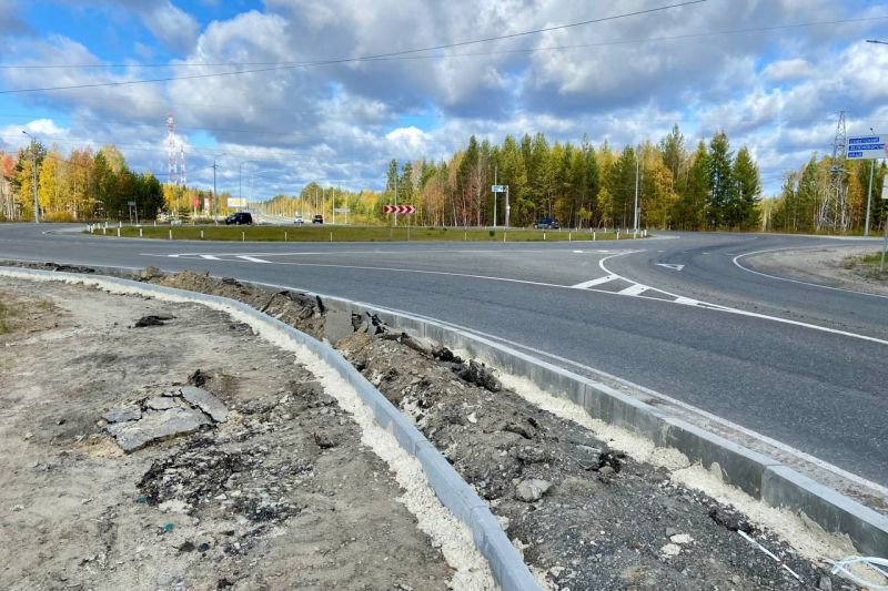 В Югорске продолжается обустройство новых тротуаров