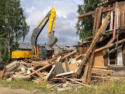 В Югорске продолжается снос аварийных домов