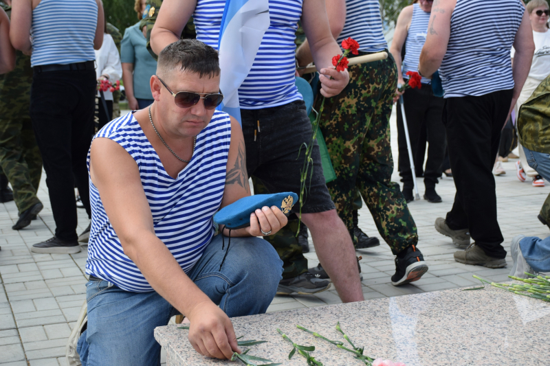 В Югорске состоялось торжественное собрание в честь Дня воздушно-десантных войск