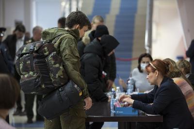 В контакт-центре Югры по вопросам службы по контракту рассказали о соцподдержке семей военнослужащих